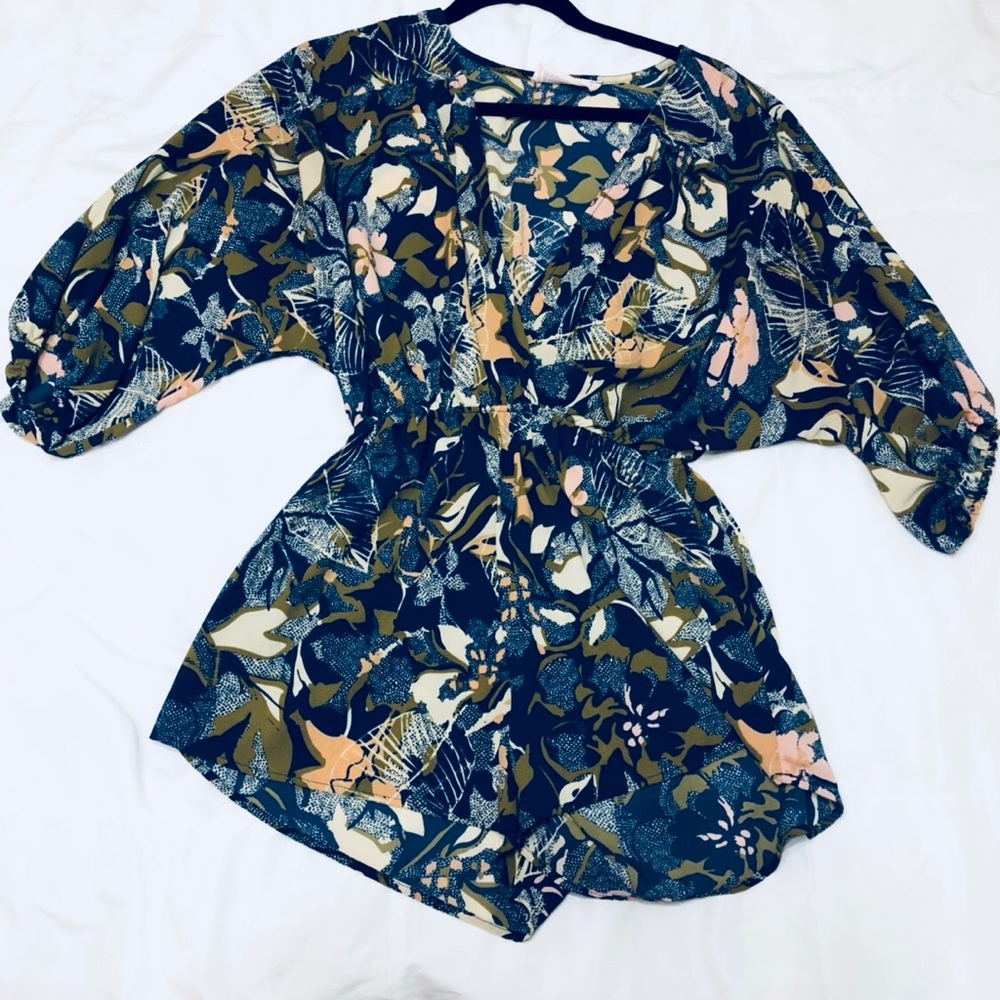 Blue floral pattern short jumpsuit 🌸
